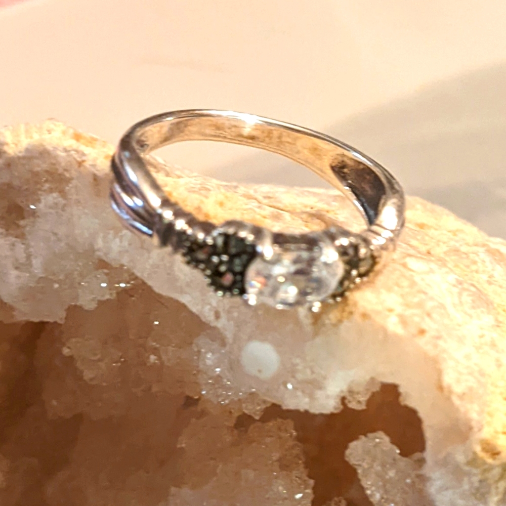 Ring 925 with white quartz gemstone